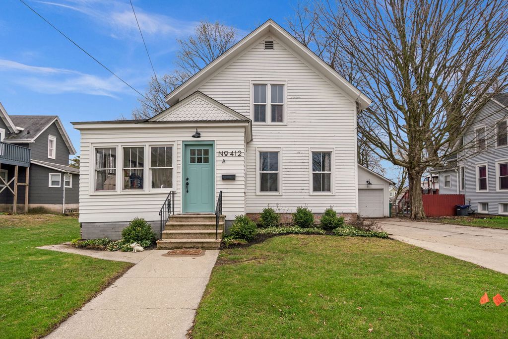 412 W High Street, Sycamore, IL 60178