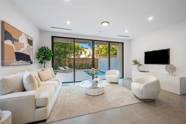 1533 SW 22nd Terrace, Miami, FL 33145