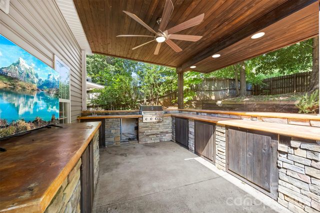 8011 Maxwelton Drive, Huntersville, NC 28078