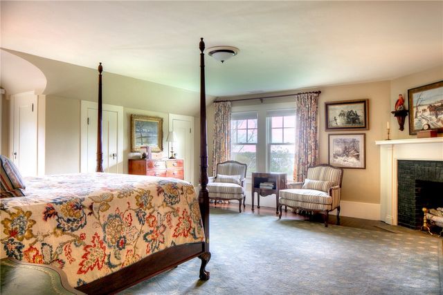 50 Eastover & Lot Road, Portsmouth, RI 02871