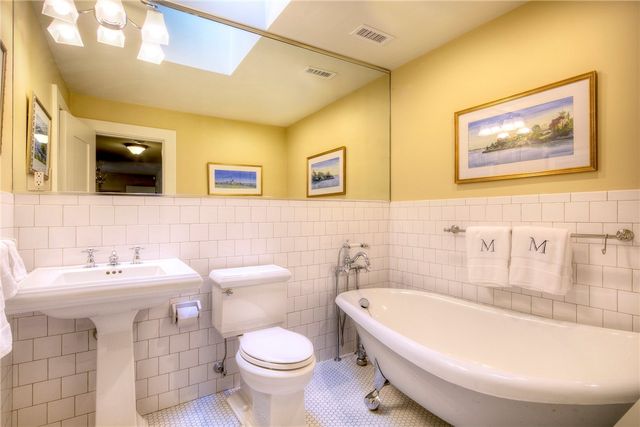 50 Eastover & Lot Road, Portsmouth, RI 02871