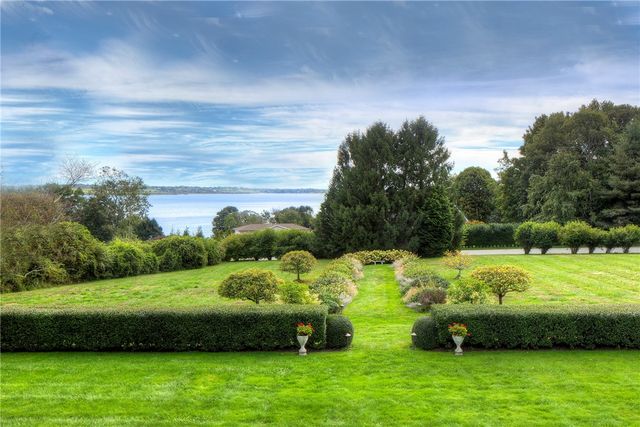 50 Eastover & Lot Road, Portsmouth, RI 02871