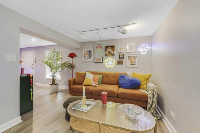 3007 N Ashland Avenue CHG, Chicago, IL 60657