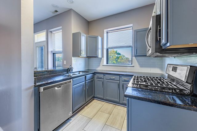 3704 S King Drive 3C, Chicago, IL 60653