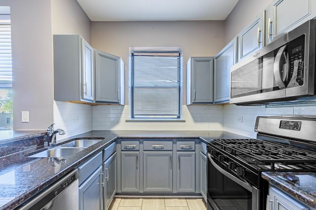 3704 S King Drive 3C, Chicago, IL 60653