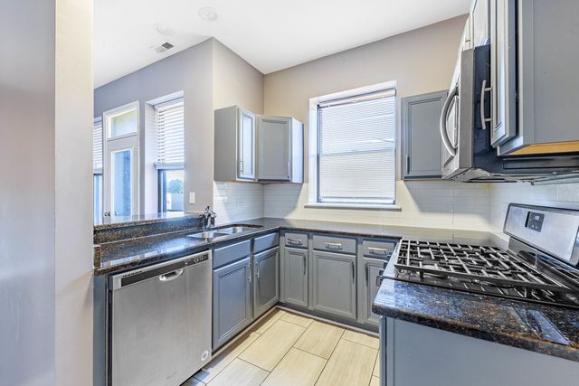 3704 S King Drive 3C, Chicago, IL 60653