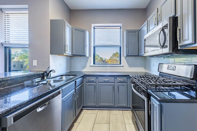 3704 S King Drive 3C, Chicago, IL 60653