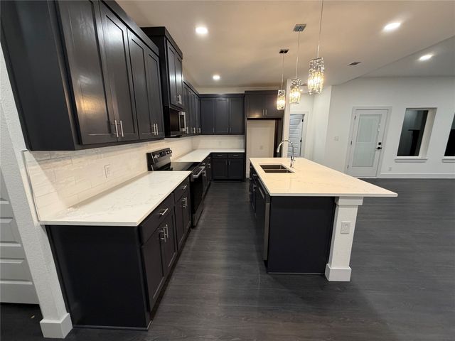 2091 Goodwyn Road, Avalon, TX 76623