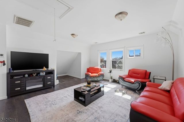 7 Prospect Ter, East Orange City, NJ 07017