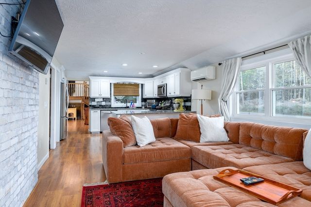1 Pine Lane, Brookfield, MA 01506