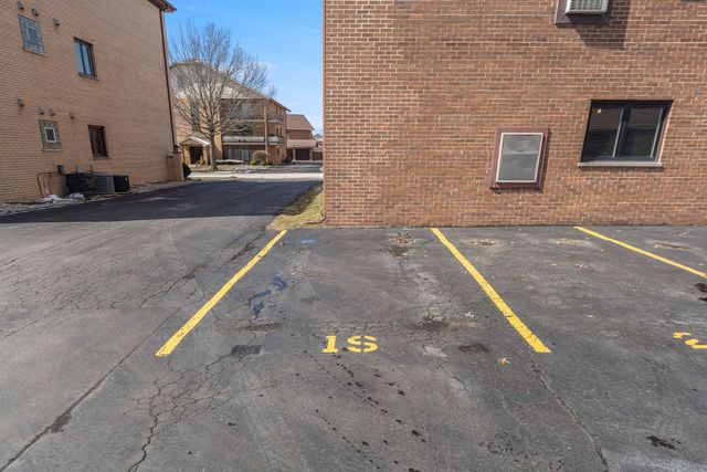 16819 81st Avenue 1S, Tinley Park, IL 60477