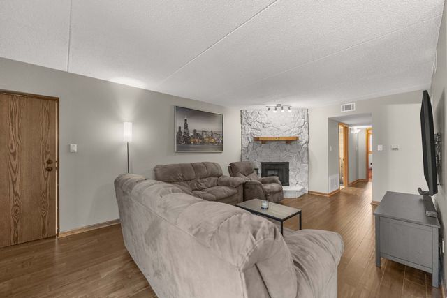 16819 81st Avenue 1S, Tinley Park, IL 60477