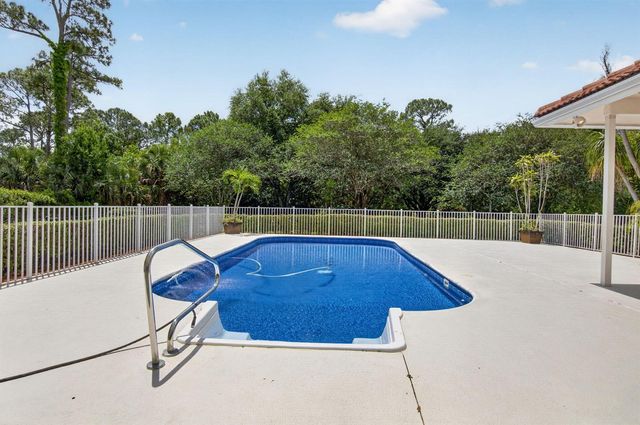 9774 Saddle Court, Lake Worth, FL 33467