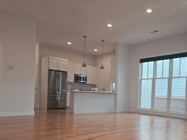 35 Moreland Street 3, Somerville, MA 02145