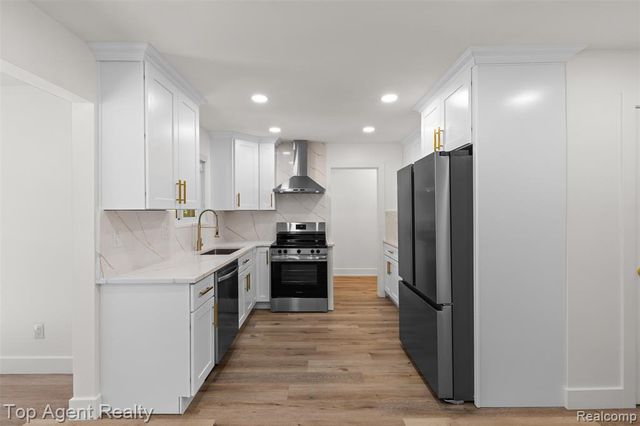 29492 Geraldine Drive, Warren, MI 48093