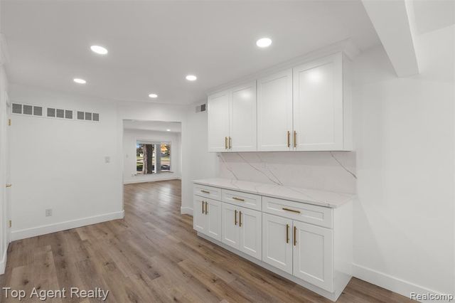 29492 Geraldine Drive, Warren, MI 48093