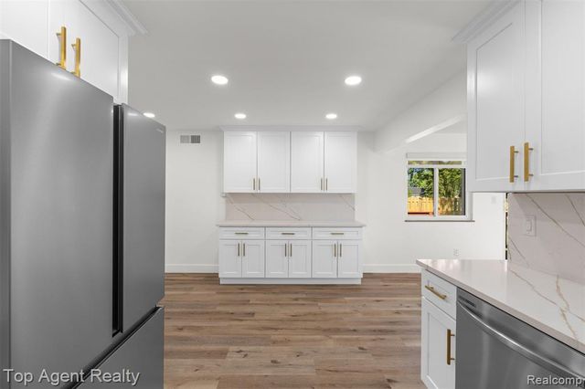 29492 Geraldine Drive, Warren, MI 48093