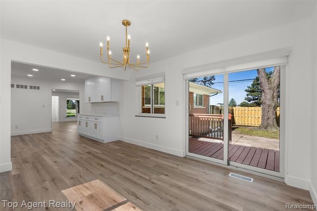 29492 Geraldine Drive, Warren, MI 48093