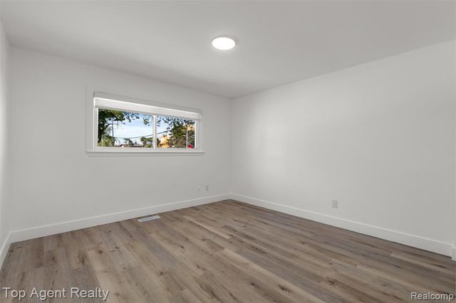 29492 Geraldine Drive, Warren, MI 48093