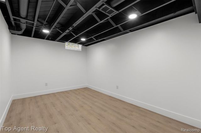 29492 Geraldine Drive, Warren, MI 48093