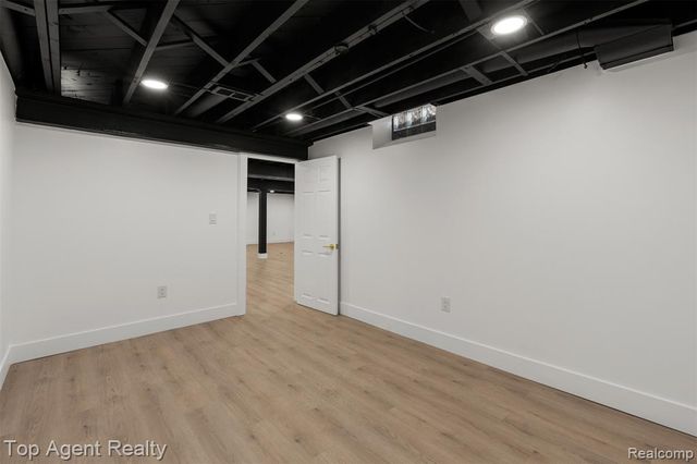 29492 Geraldine Drive, Warren, MI 48093