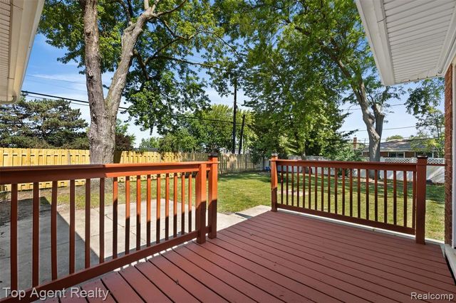 29492 Geraldine Drive, Warren, MI 48093
