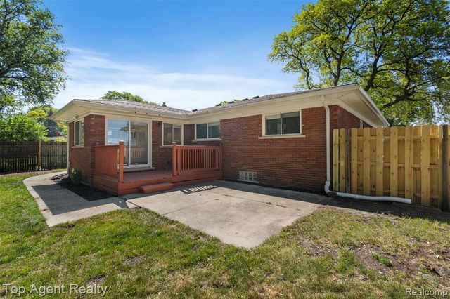 29492 Geraldine Drive, Warren, MI 48093