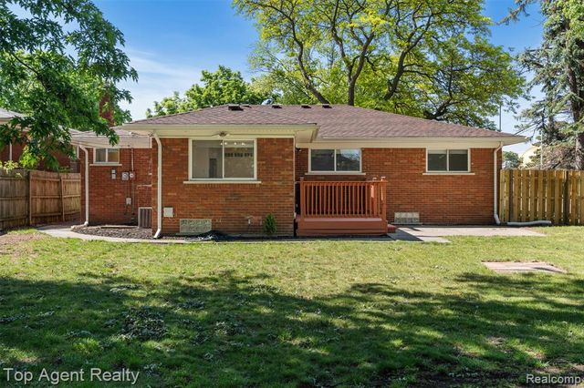 29492 Geraldine Drive, Warren, MI 48093