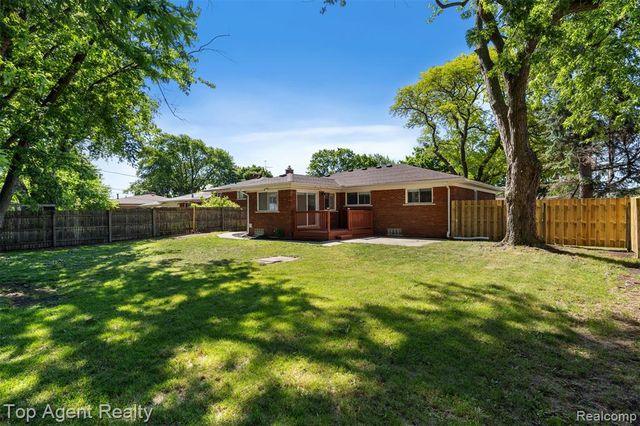 29492 Geraldine Drive, Warren, MI 48093