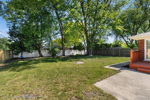 29492 Geraldine Drive, Warren, MI 48093