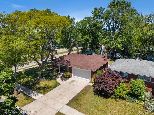 29492 Geraldine Drive, Warren, MI 48093