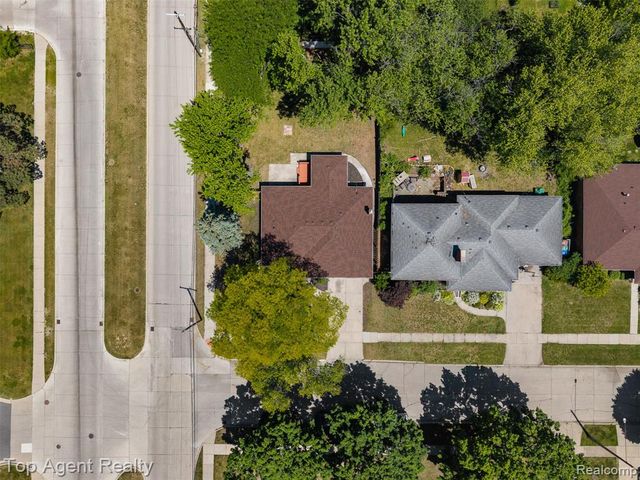 29492 Geraldine Drive, Warren, MI 48093