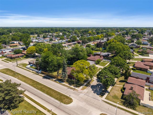 29492 Geraldine Drive, Warren, MI 48093
