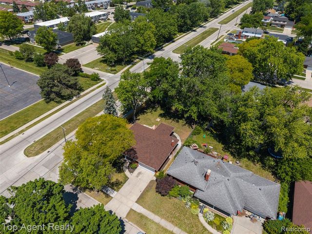 29492 Geraldine Drive, Warren, MI 48093