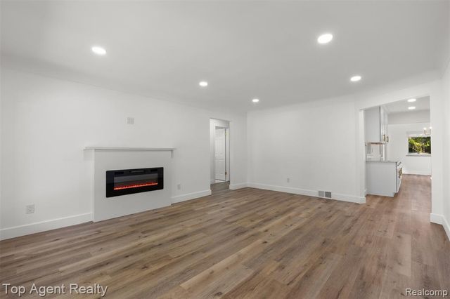29492 Geraldine Drive, Warren, MI 48093