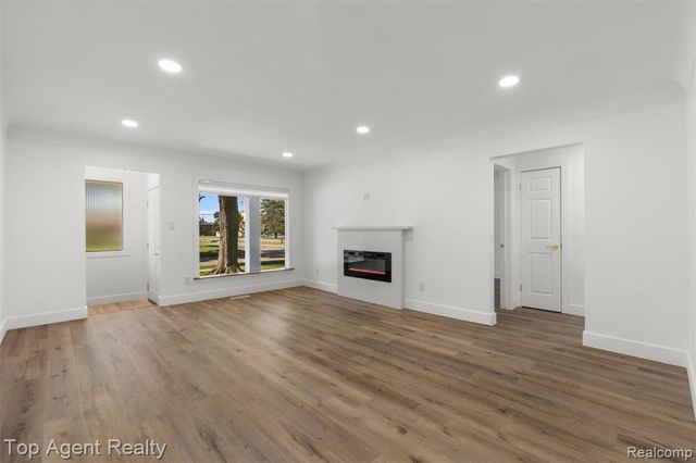 29492 Geraldine Drive, Warren, MI 48093