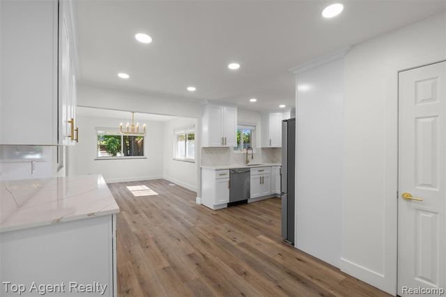 29492 Geraldine Drive, Warren, MI 48093