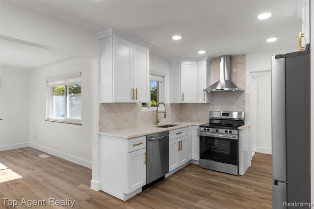 29492 Geraldine Drive, Warren, MI 48093