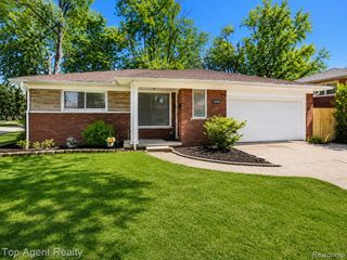 29492 Geraldine Drive, Warren, MI 48093