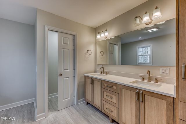 1607 Woodmont Drive, Johnson City, TN 37601