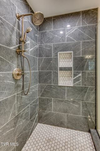 1607 Woodmont Drive, Johnson City, TN 37601