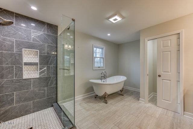 1607 Woodmont Drive, Johnson City, TN 37601