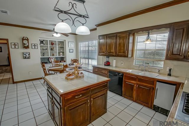 4626 Lake Lawford Ct, Baton Rouge, LA 70816