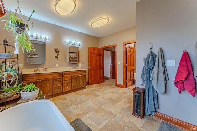 5132 N 600 W, Wabash, IN 46992