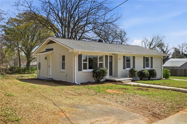 209 Pine Street, Seneca, SC 29678