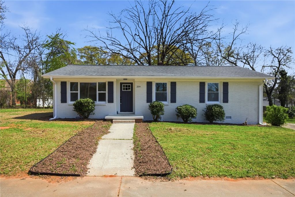 209 Pine Street, Seneca, SC 29678