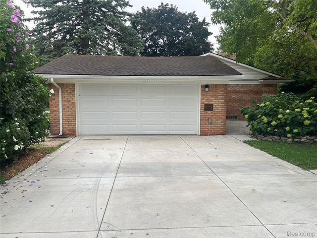 1506 Ledbury Drive, Bloomfield Charter Township, MI 48304