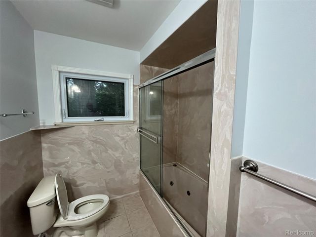 1506 Ledbury Drive, Bloomfield Charter Township, MI 48304