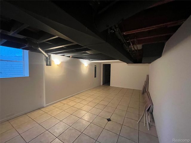 1506 Ledbury Drive, Bloomfield Charter Township, MI 48304
