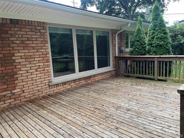 1506 Ledbury Drive, Bloomfield Charter Township, MI 48304